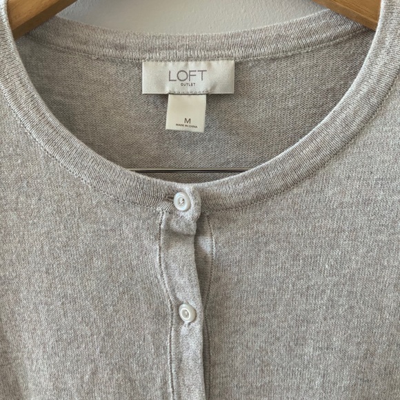 Loft Outlet - 🐙 2/25$ Beige off white long sleeves cardi - Picture 3 of 7